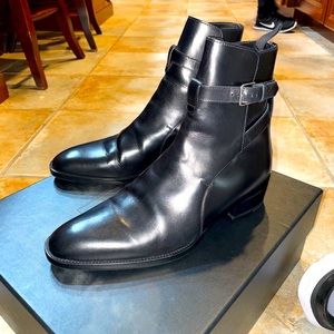 Unisex Black Leather Yves Saint Laurent boots